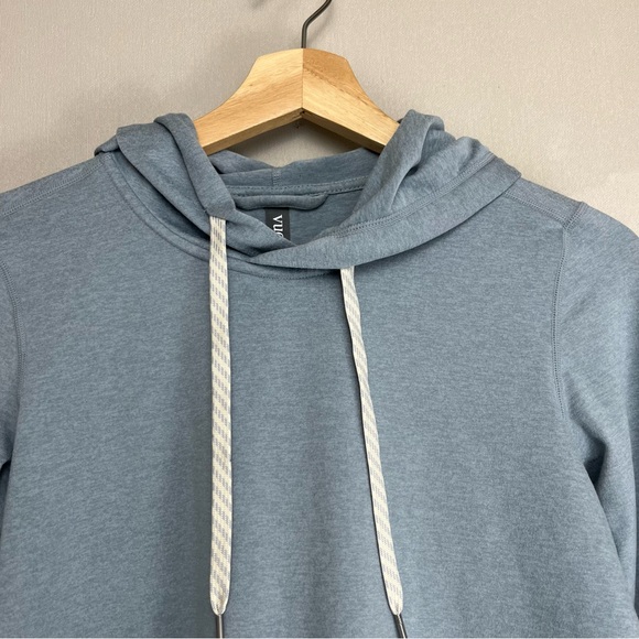Vuori Women's Halo
Essential Cropped Hoodie Light Blue Size XS - Picture 7 of 10